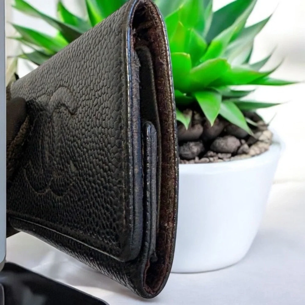 Chanel Black Caviar Leather Key
Holder Wallet with Iconic CC Logo - Picture 3 of 9